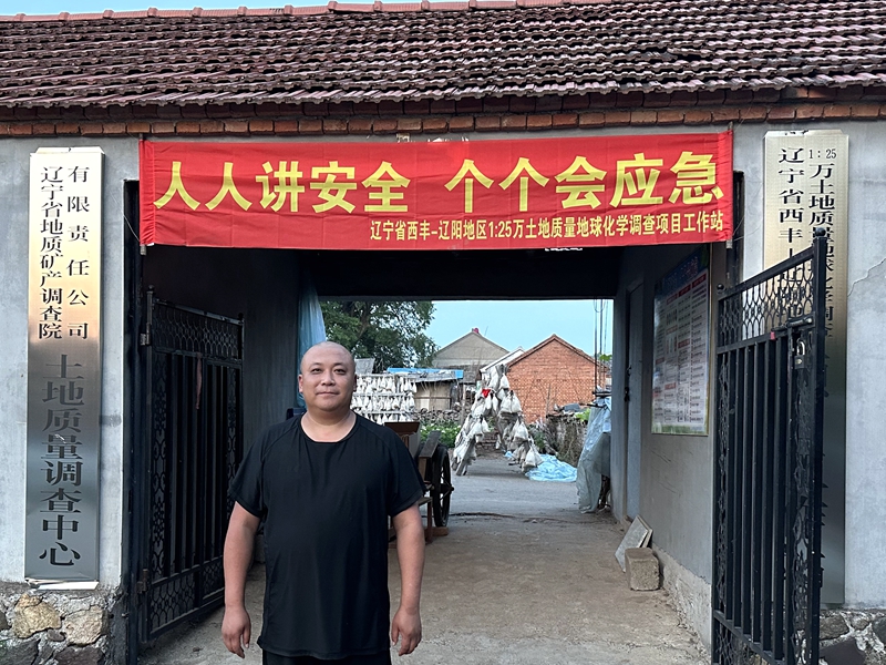 王毅工作照.jpg