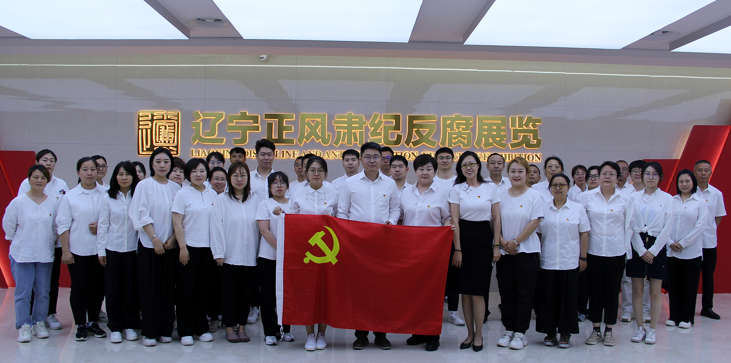 参观合影.jpg